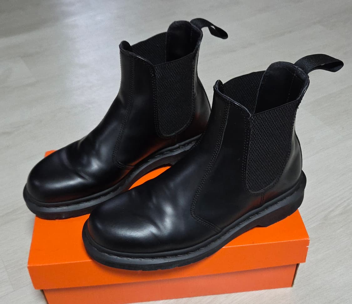 닥터마틴 2976 첼시 부츠 모노 상품이미지1