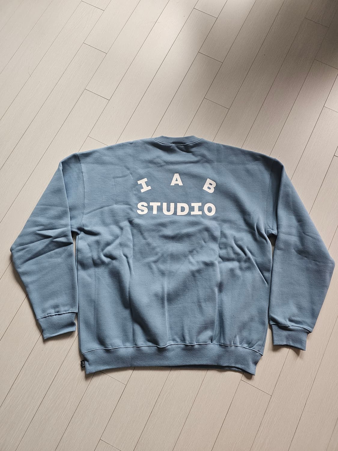 새상품 아이앱스튜디오 크루넥 맨투맨 스카이블루 XL 상품이미지2