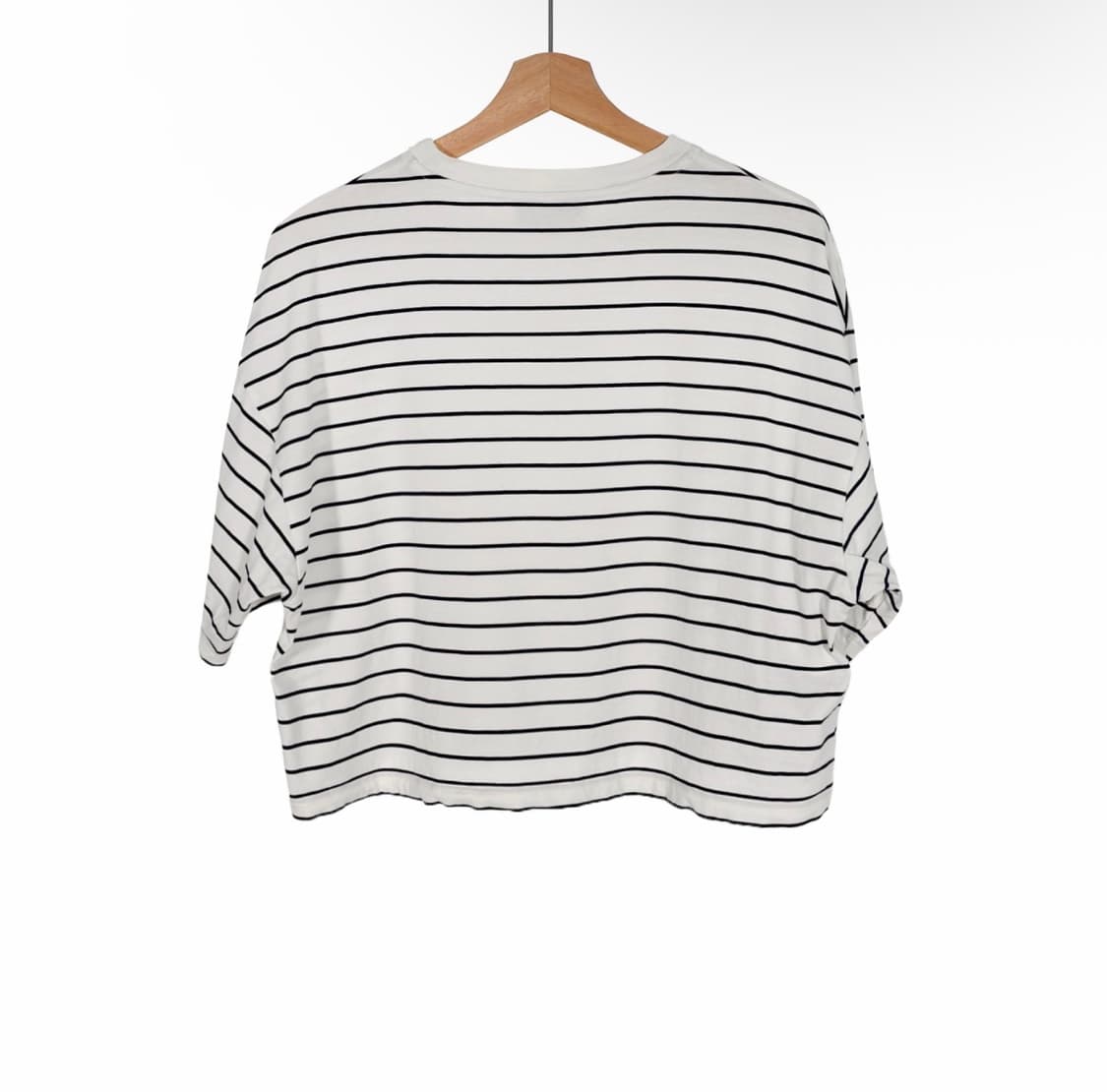 [M] 미우미우 여성 자수 로고 스트라이프 크롭 반팔 티셔츠 아이보리 상품이미지3