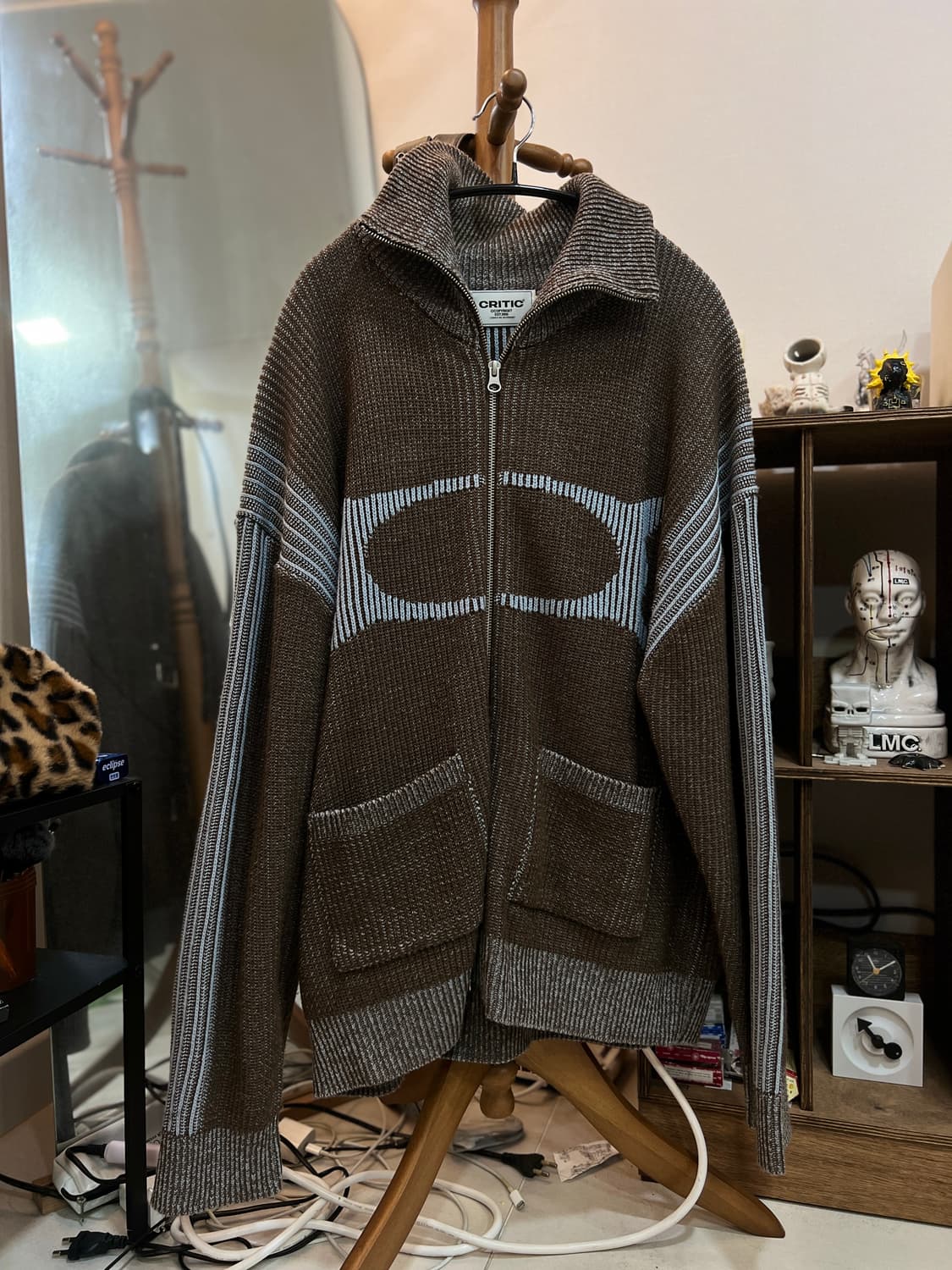 크리틱 하이넥 니트집업 브라운 상품이미지4