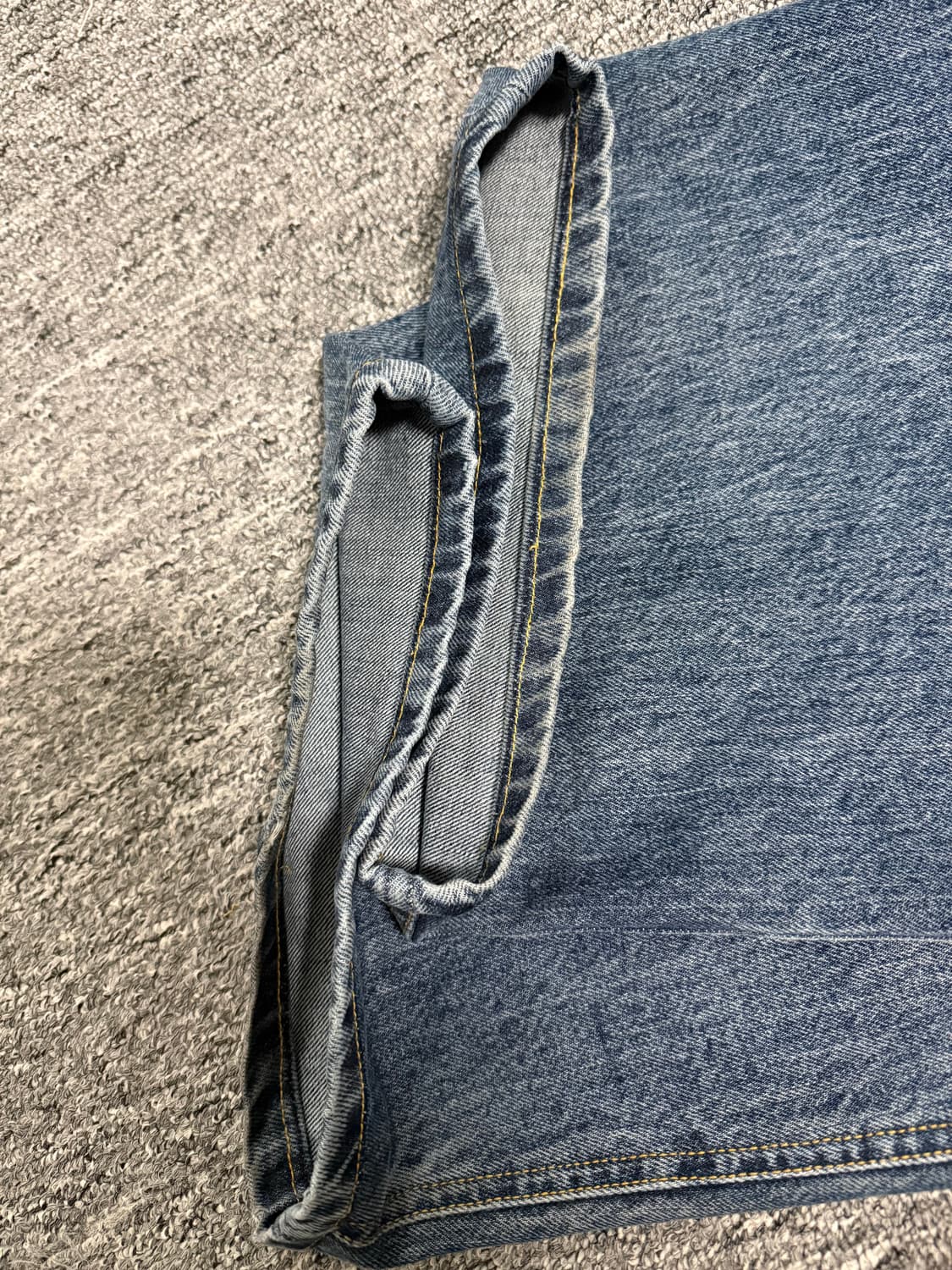 해칭룸 와이드 커브진 워시드 블루 2사이즈 판매합니다 상품이미지3