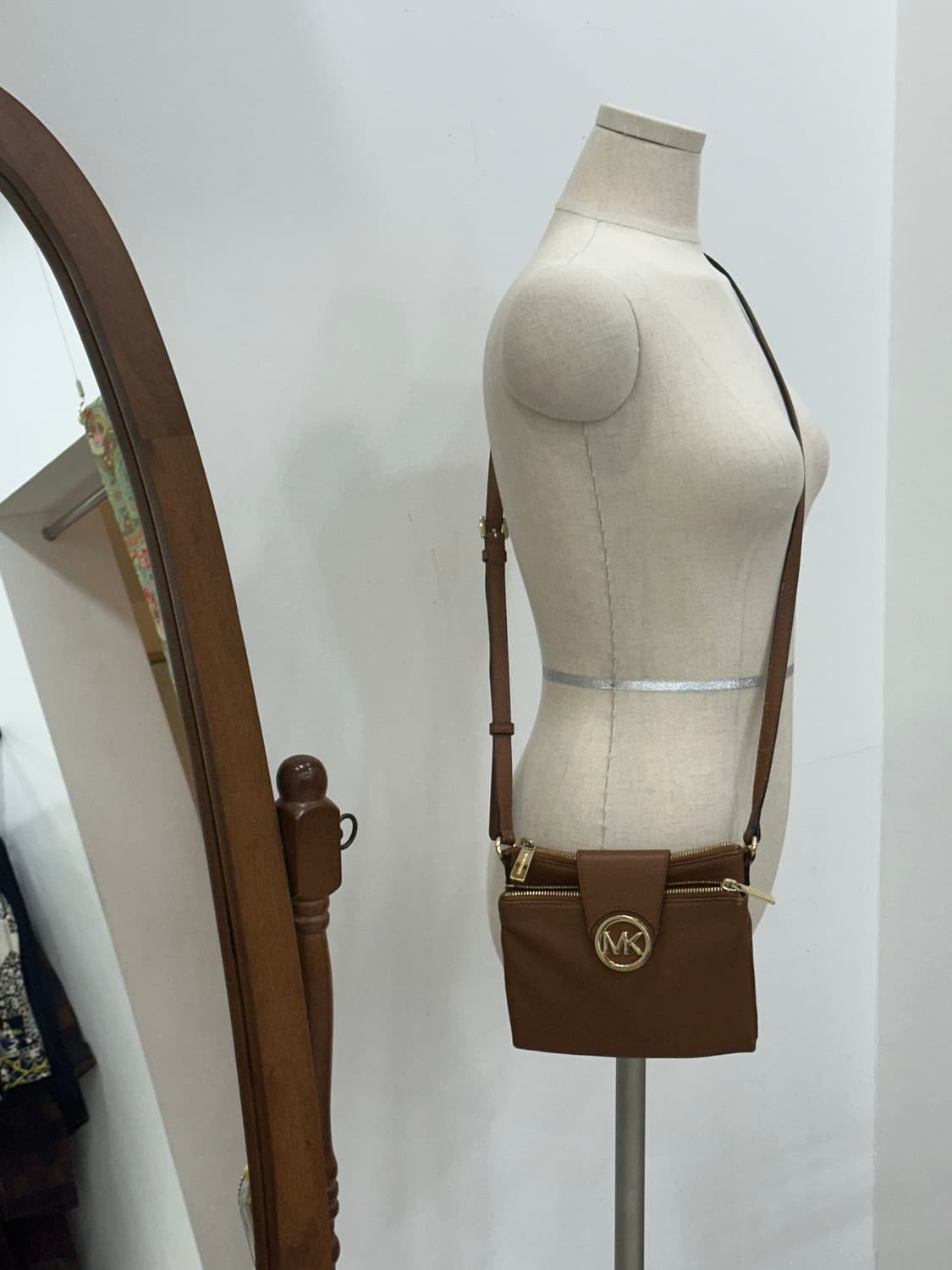 마이클 코어스 가죽 크로스백 상품이미지8