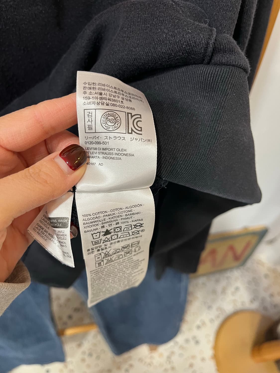 리바이스 블랙 로고 후드티 상품이미지4