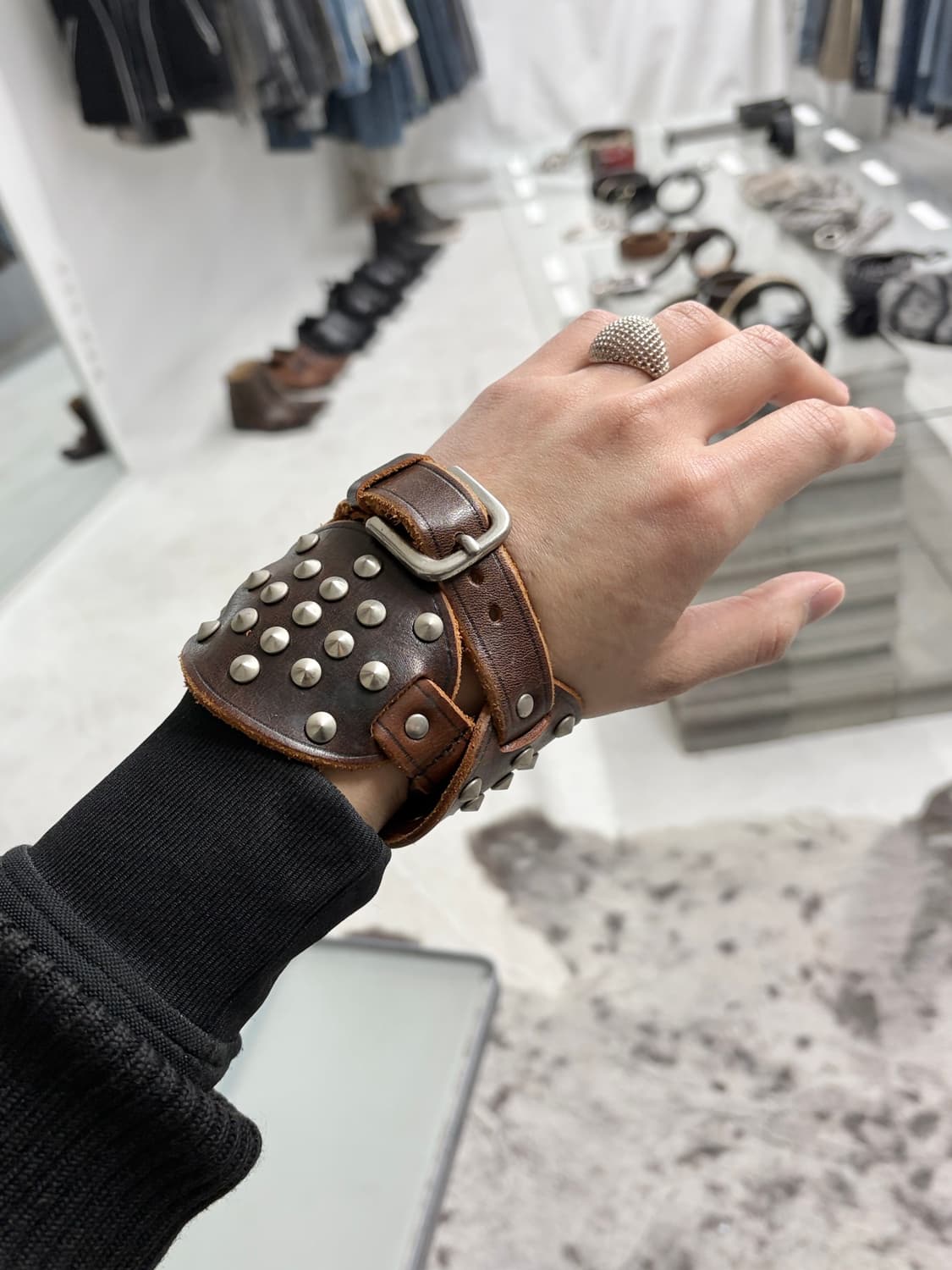 주카 레이어드 스터드 레더 팔찌 상품이미지1