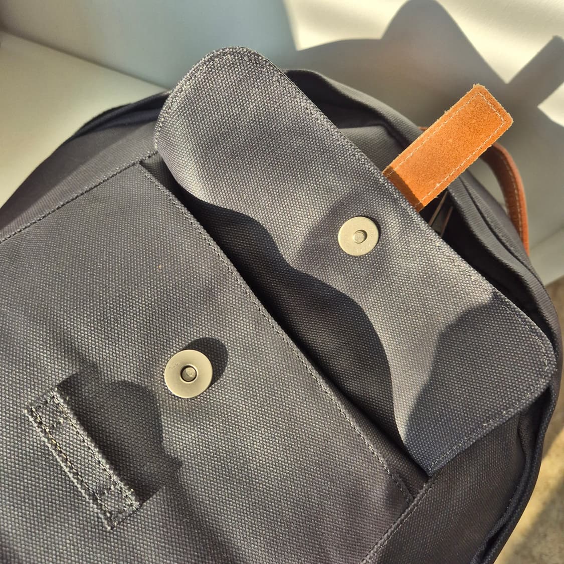 로우로우 가죽 손잡이 코팅 캔바스 백팩 상품이미지3