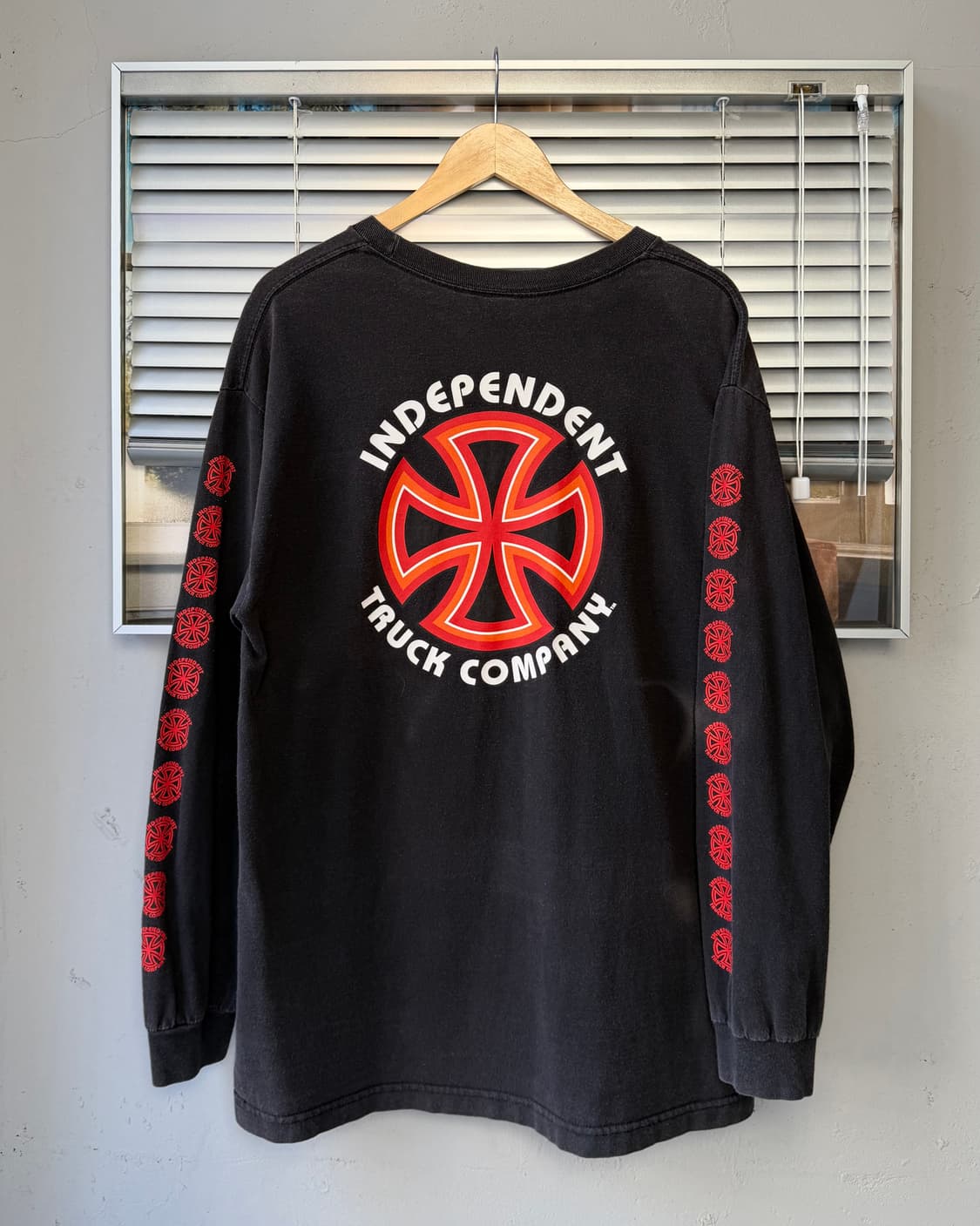 Independent trucks long sleeve 상품이미지1