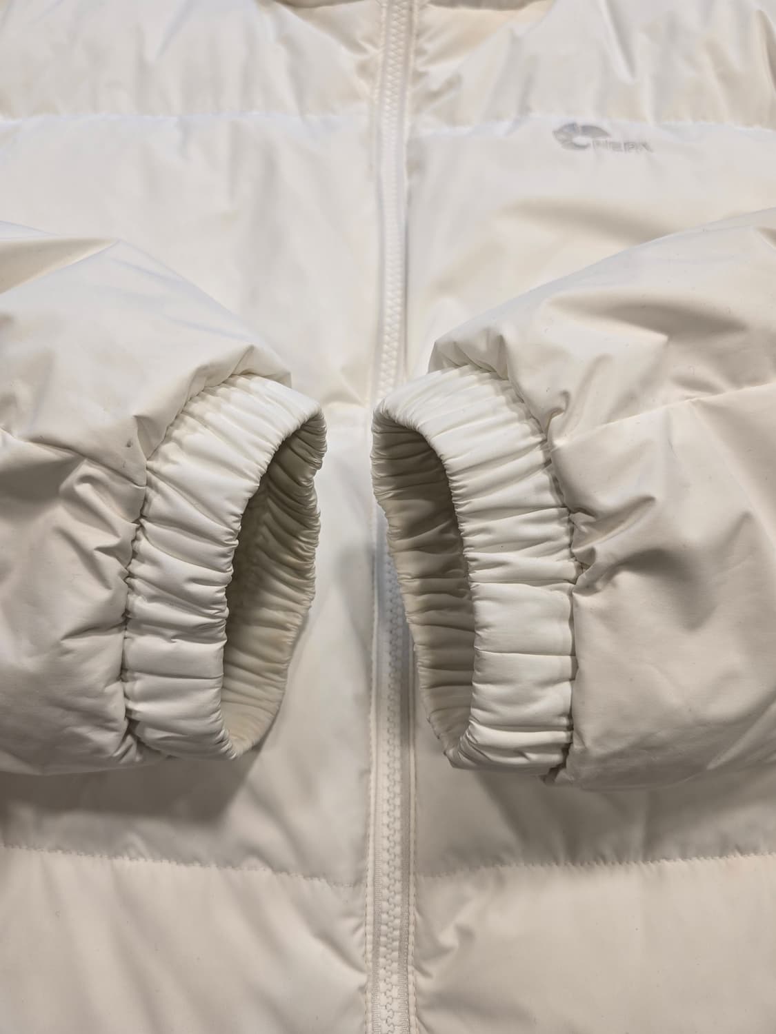 네파 여성 양면 다운패딩 뽀글이 점퍼 95 (66) 상품이미지4