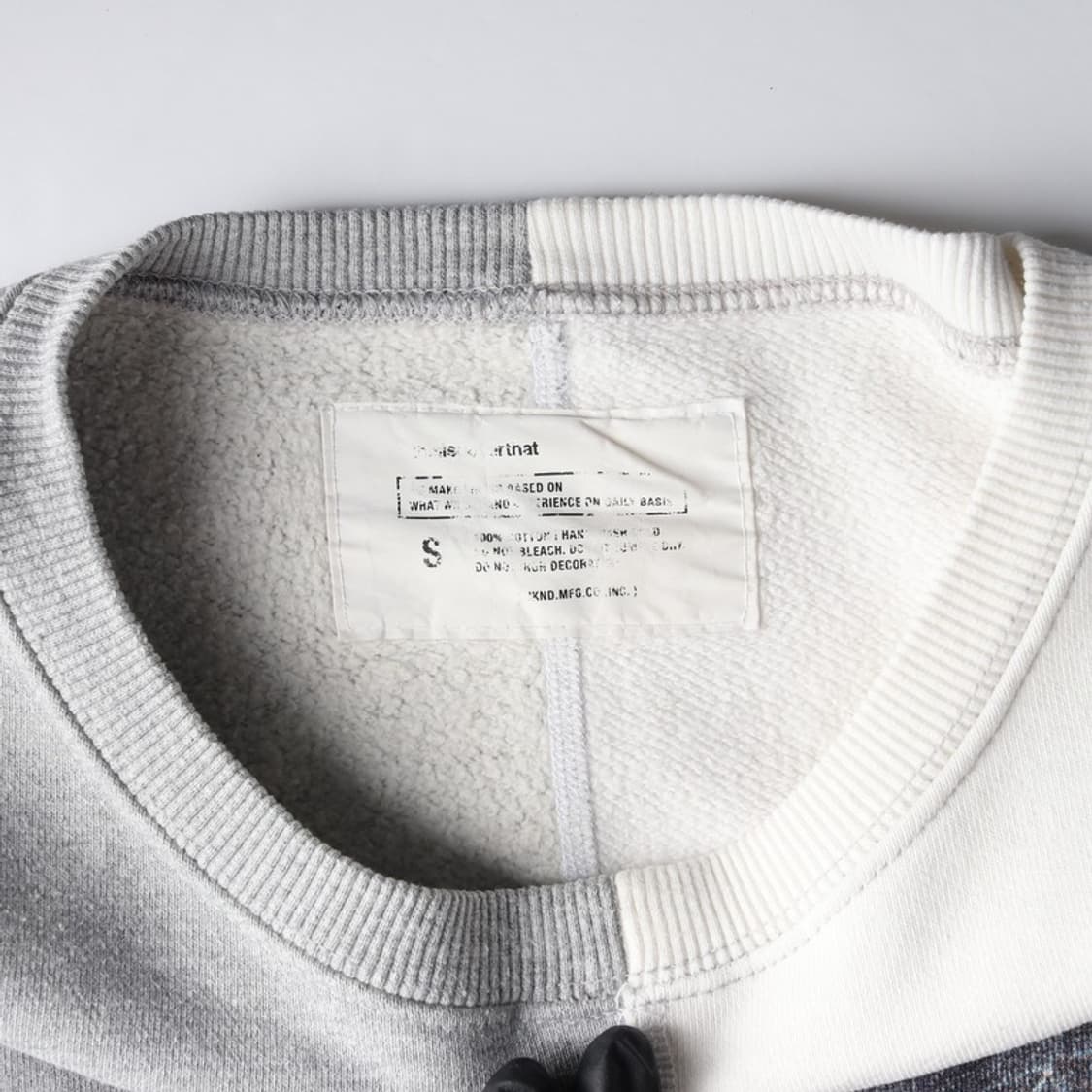 디스이즈네버댓 하프앤하프 배색 그래픽 맨투맨 S 상품이미지5