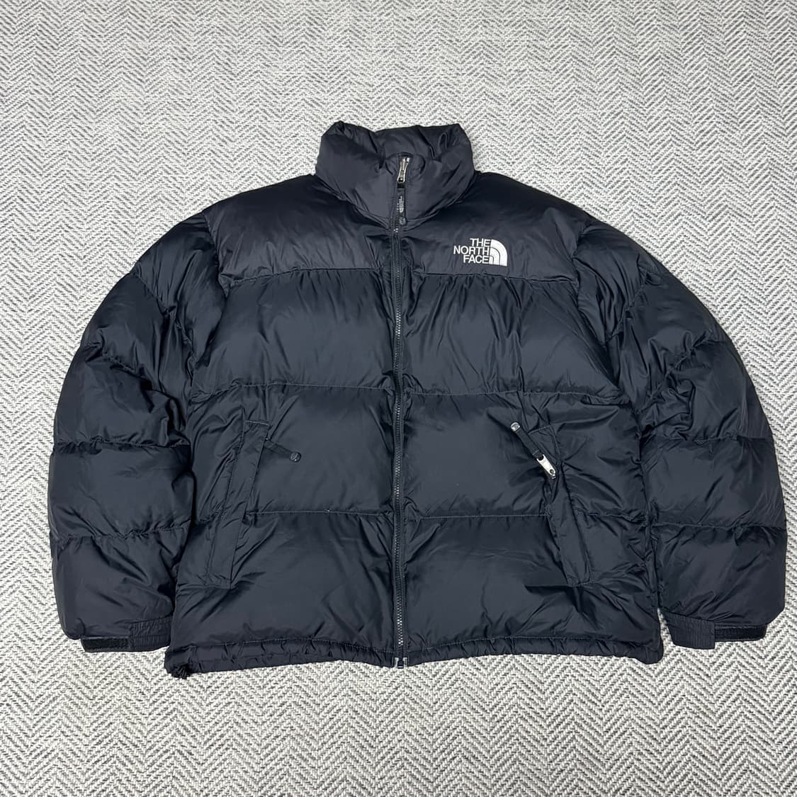 노스페이스 센터로고 무광 블랙 700 눕시 패딩 상품이미지2
