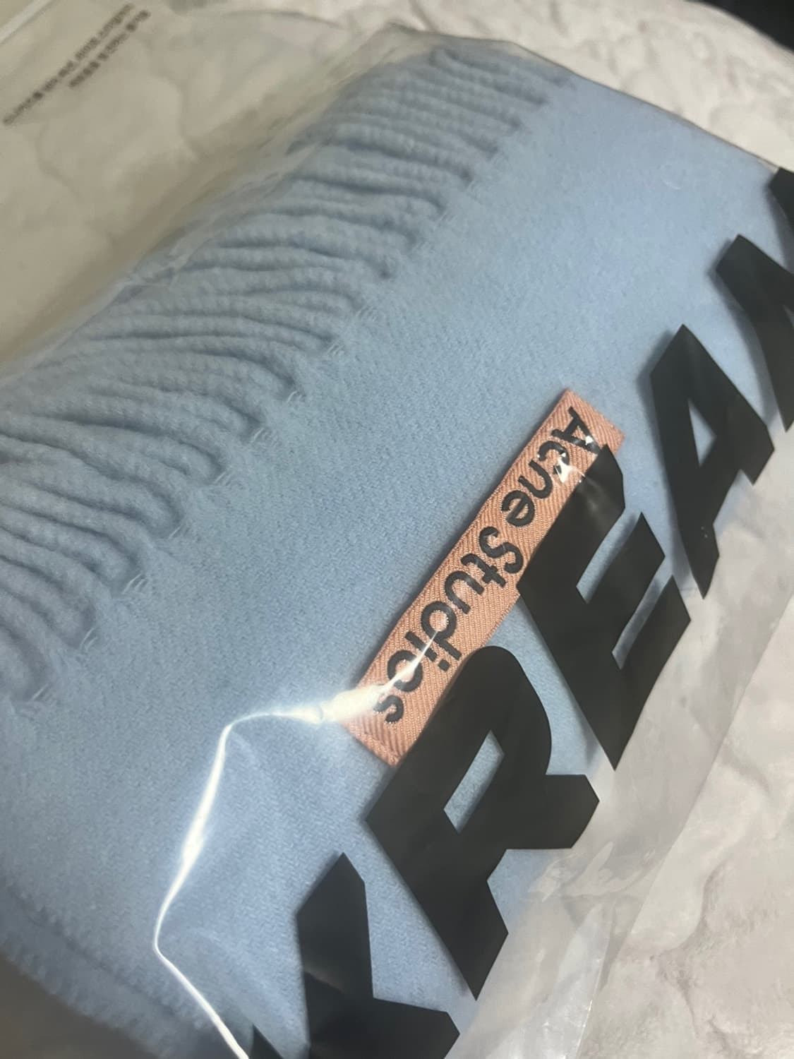 아크네 스튜디오 머플러 스카이 블루 상품이미지1