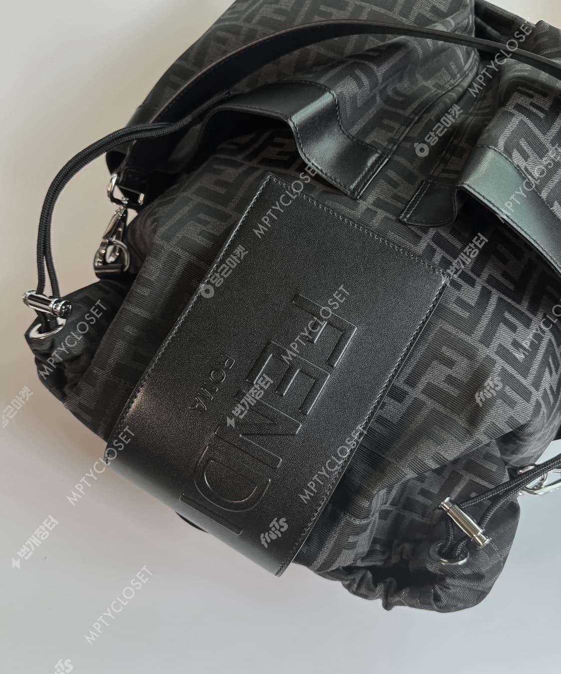 펜디 모노그램 스트라이크 백팩 라지 7VZ056 상품이미지3