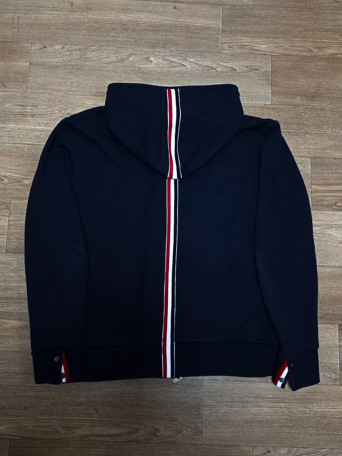 [새상품급 3]톰브라운 백삼선 금장 후드집업 상품이미지1