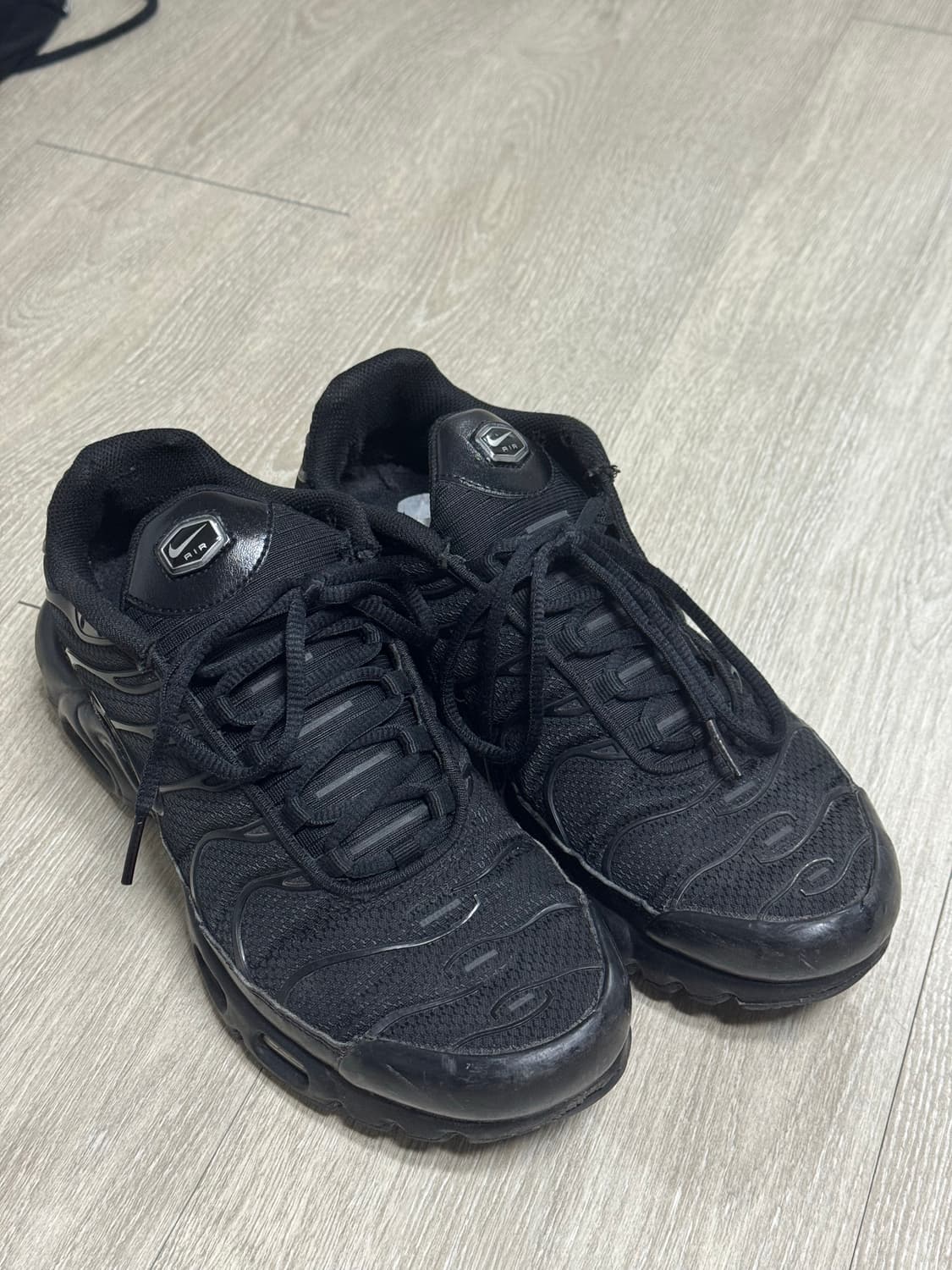 나이키 tn 에어맥스 플러스 트리플블랙 260 상품이미지3