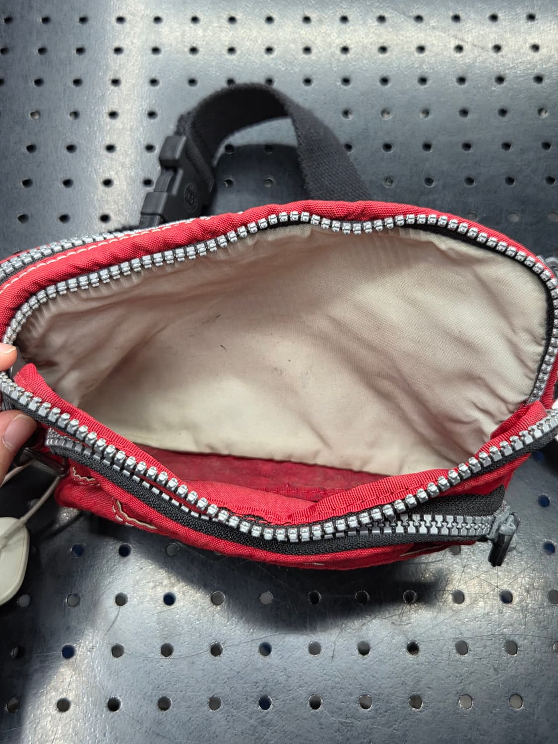 키플링 레드 힙색 상품이미지4