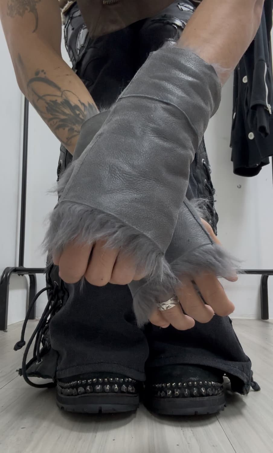 [ACC] Grunge Grey Fur HandWarmer 상품이미지5