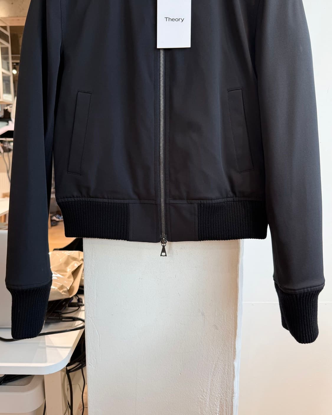 띠어리 블랙 구스다운 봄버 자켓  상품이미지6