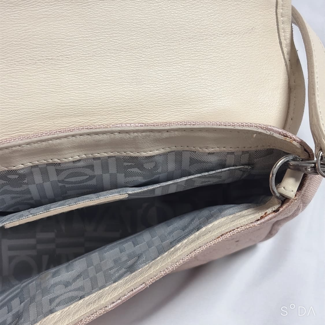 페라가모 간치니 패턴 미니 숄더백 상품이미지6