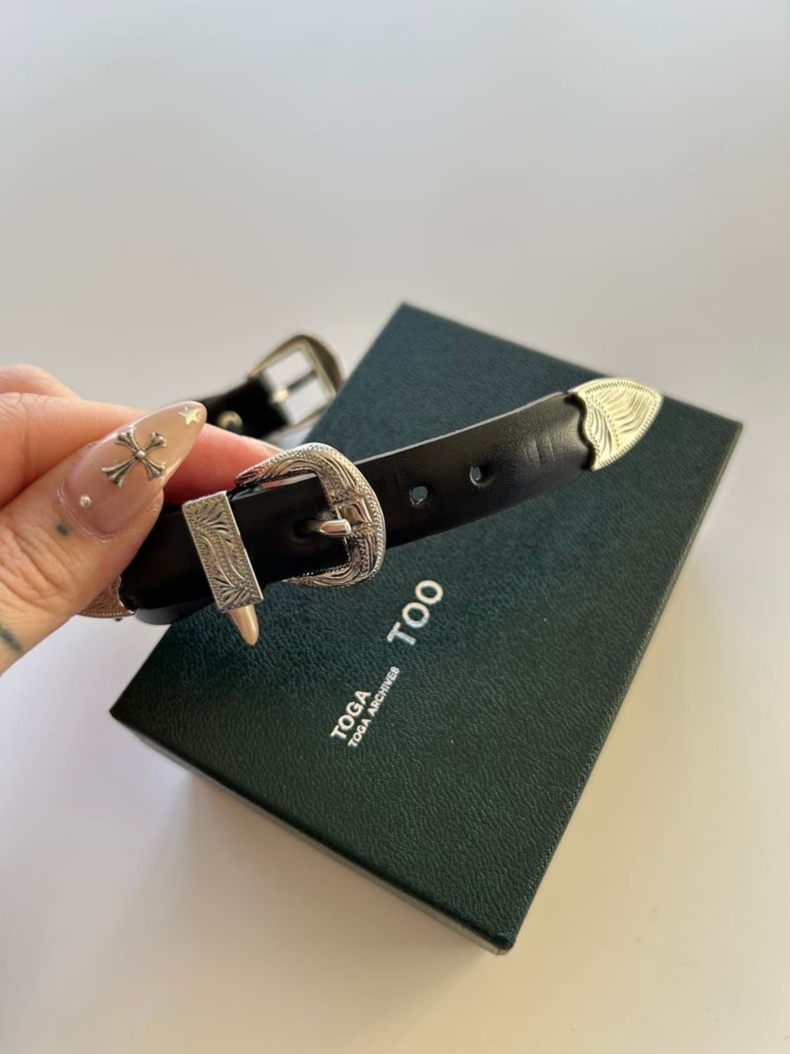 DOUBLE BUCKLE CONCHO BANGLE 더블 버클 콘초 뱅글 상품이미지5