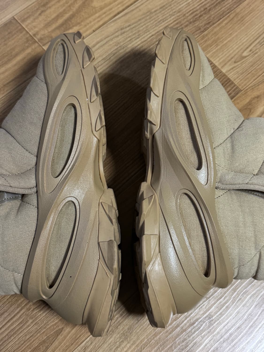 yeezy nsltd 부츠 265 / 8.5사이즈 상품이미지5