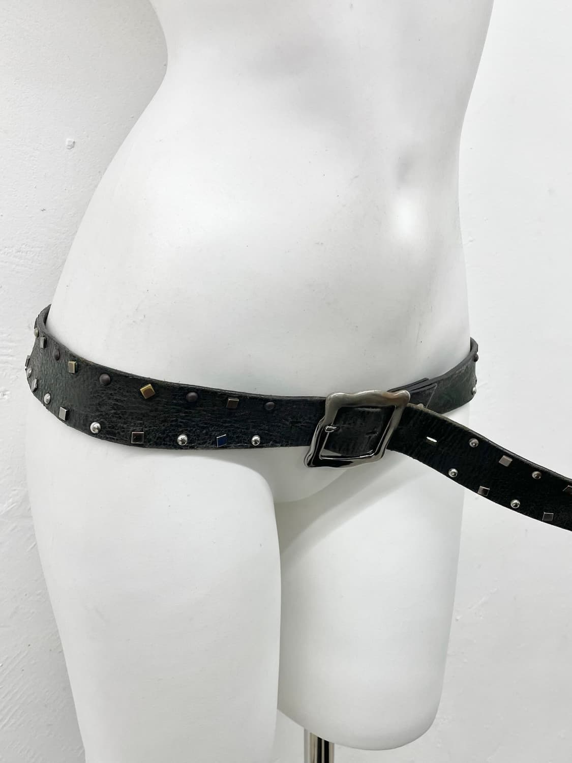 리얼레더 락시크 스터드 버클 벨트 상품이미지3