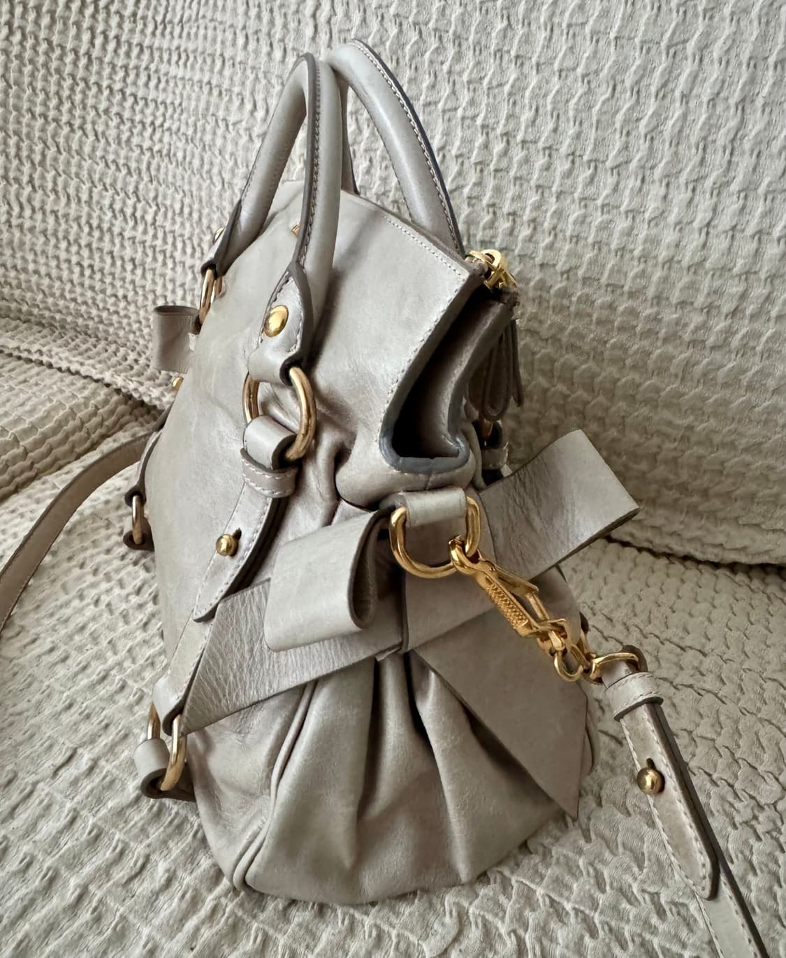 미우미우 비텔로 럭스 보우 미니 사첼백 토트 크로스바디 상품이미지4