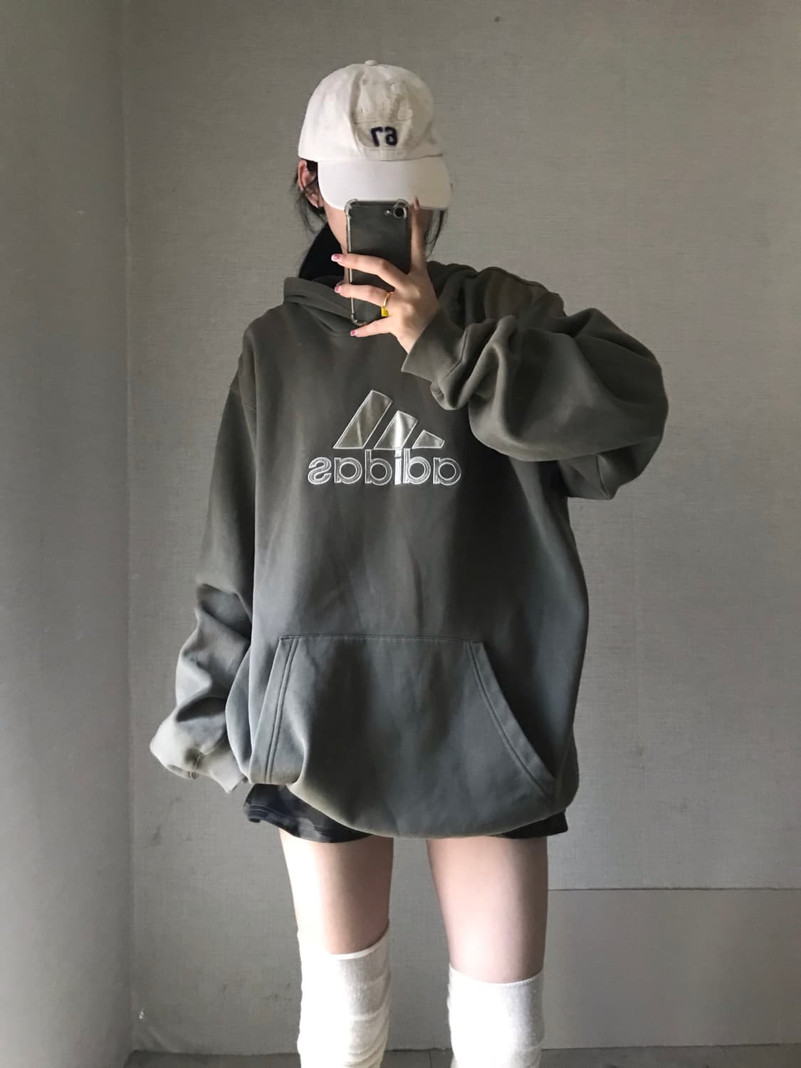 아디다스 00s 오버핏 카키 후드티 상품이미지4