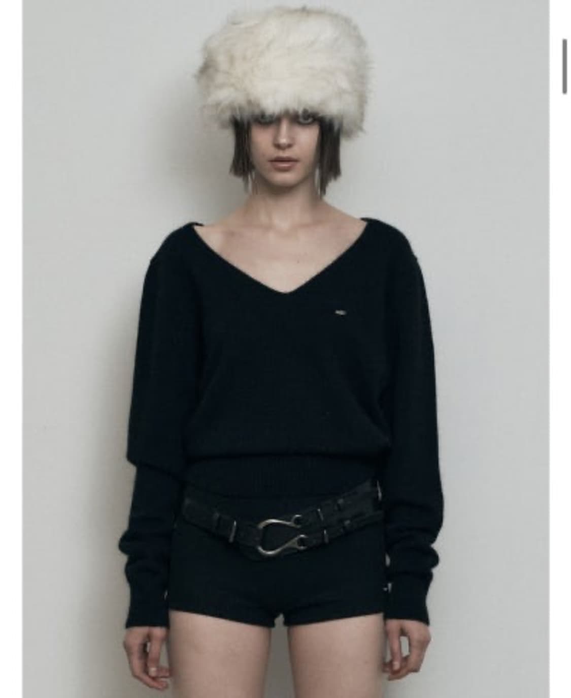 보헴서 LOOSE FIT V-NECK WOOL KNIT 상품이미지1