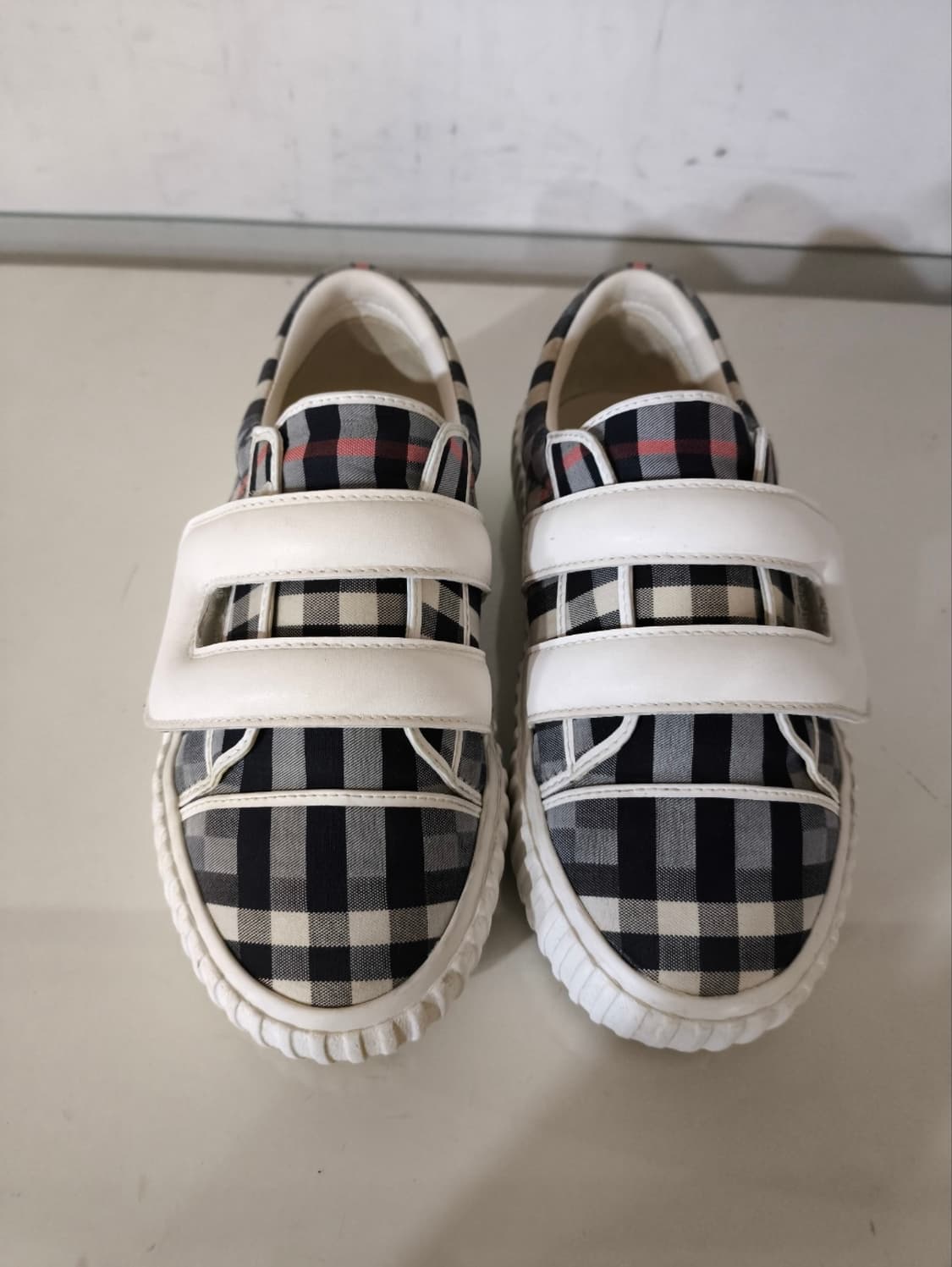 29 버버리 밸크로 스니커즈 상품이미지4