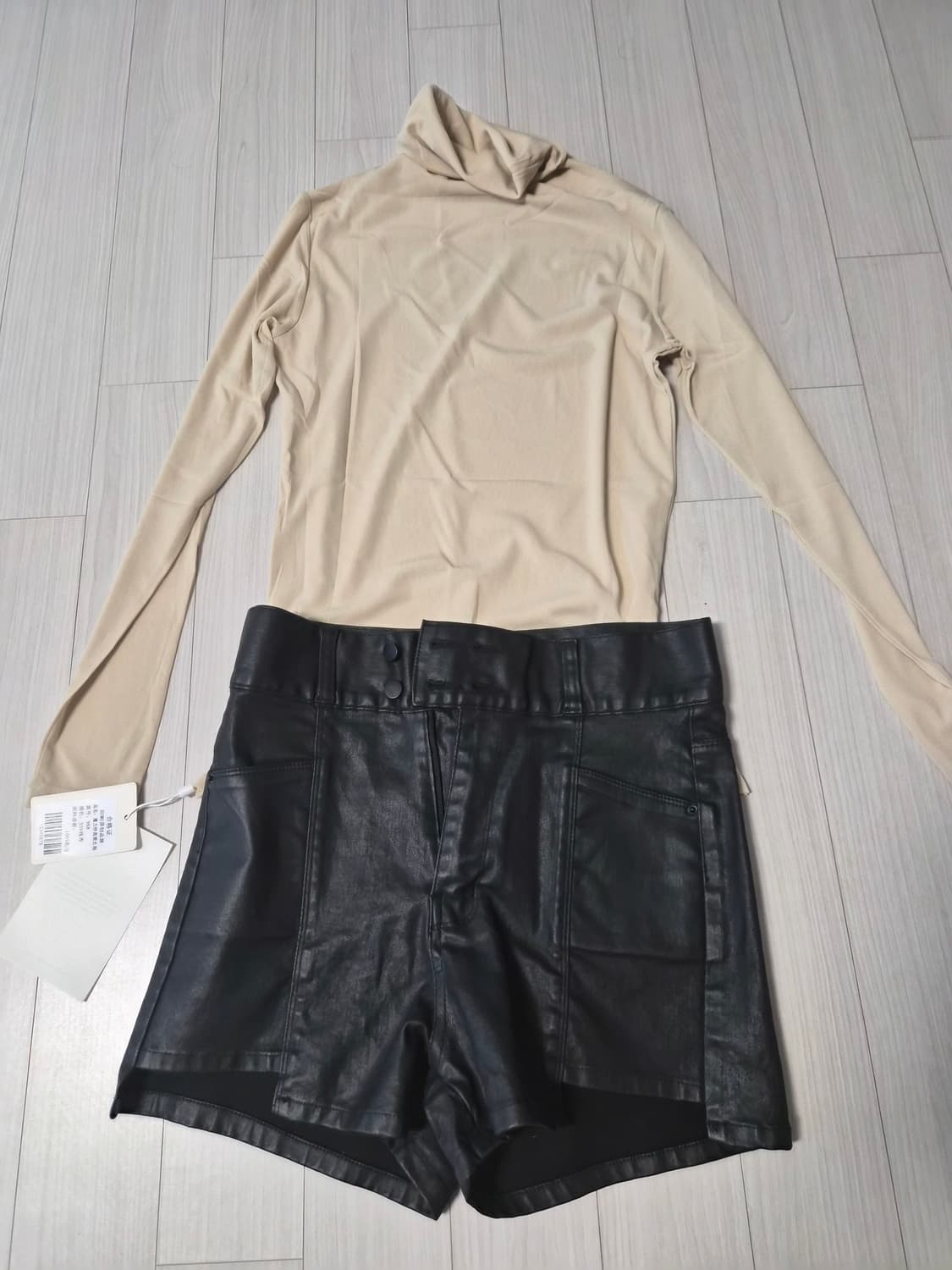 새상품 시크한 블랙 레더 하이웨스트 숏팬츠 상품이미지2