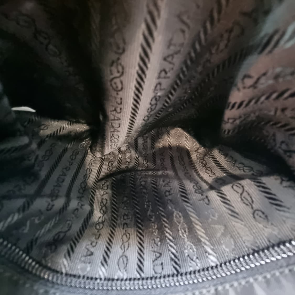 프라다 나일론 메신저백 크로스백 남녀공용 (상급, 개런티카드, 주우재백) 상품이미지9