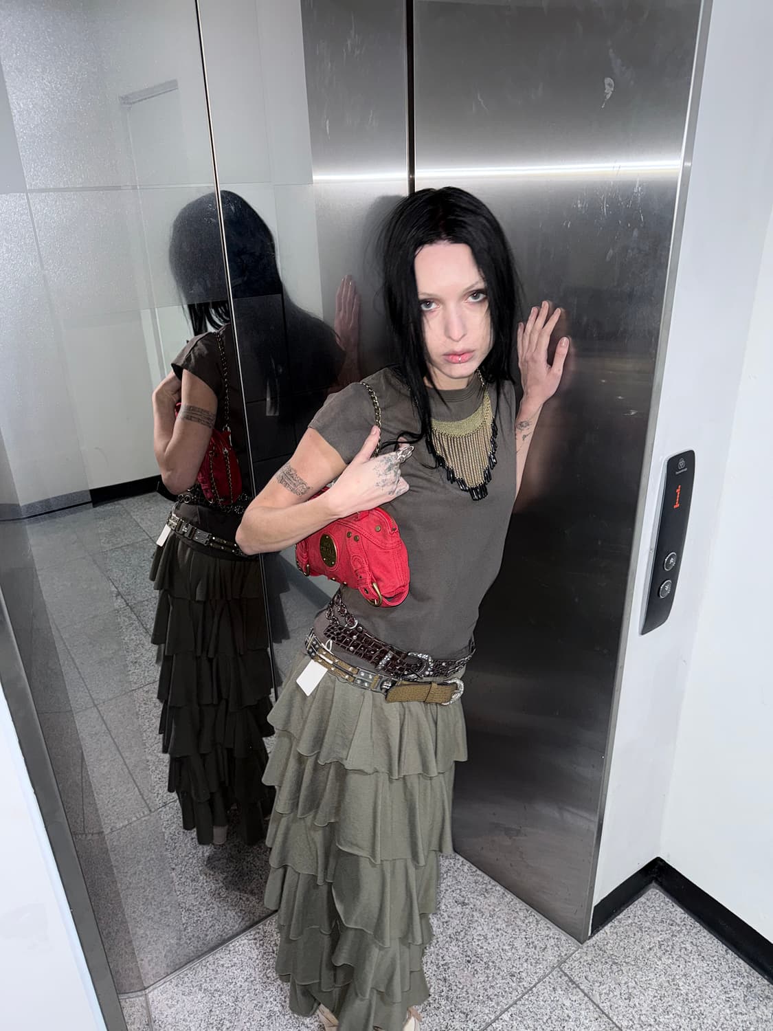 strap back t-shirt 상품이미지2