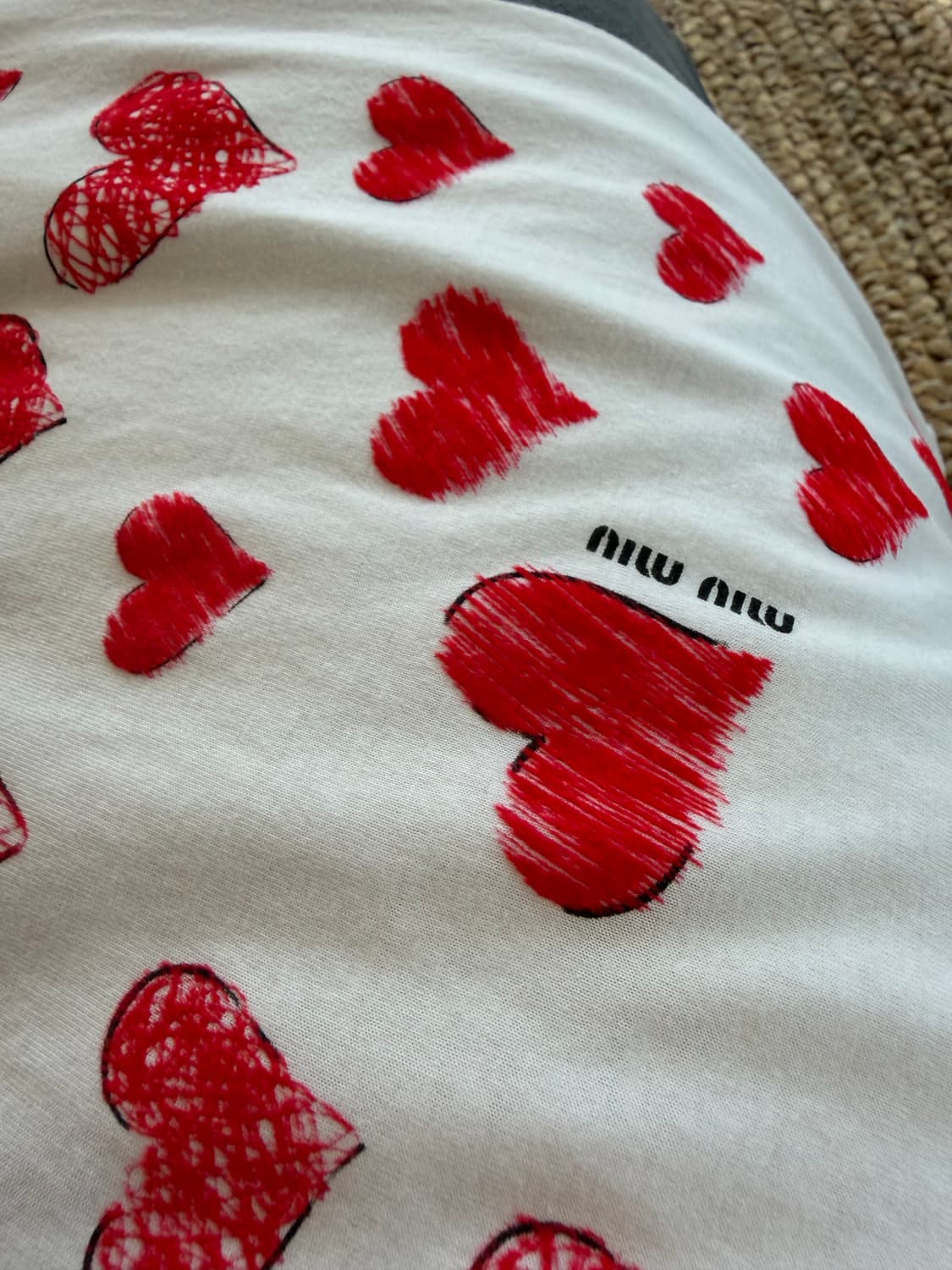 미우미우 14SS 벨벳 하트 슬리브리스 상품이미지6