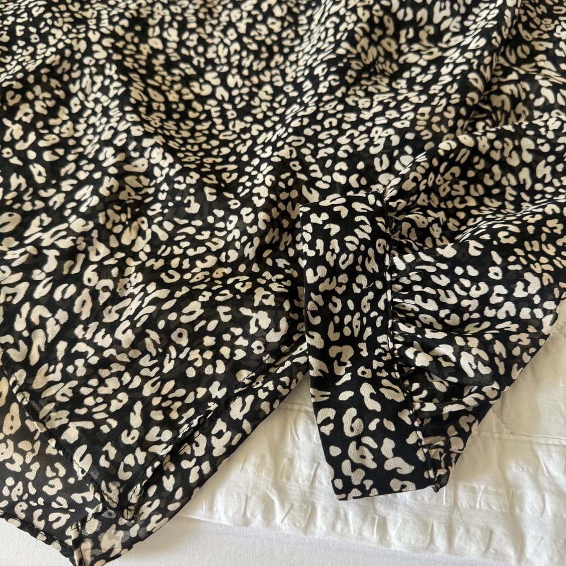55 한섬 보브 레오파드 블라우스 상품이미지3