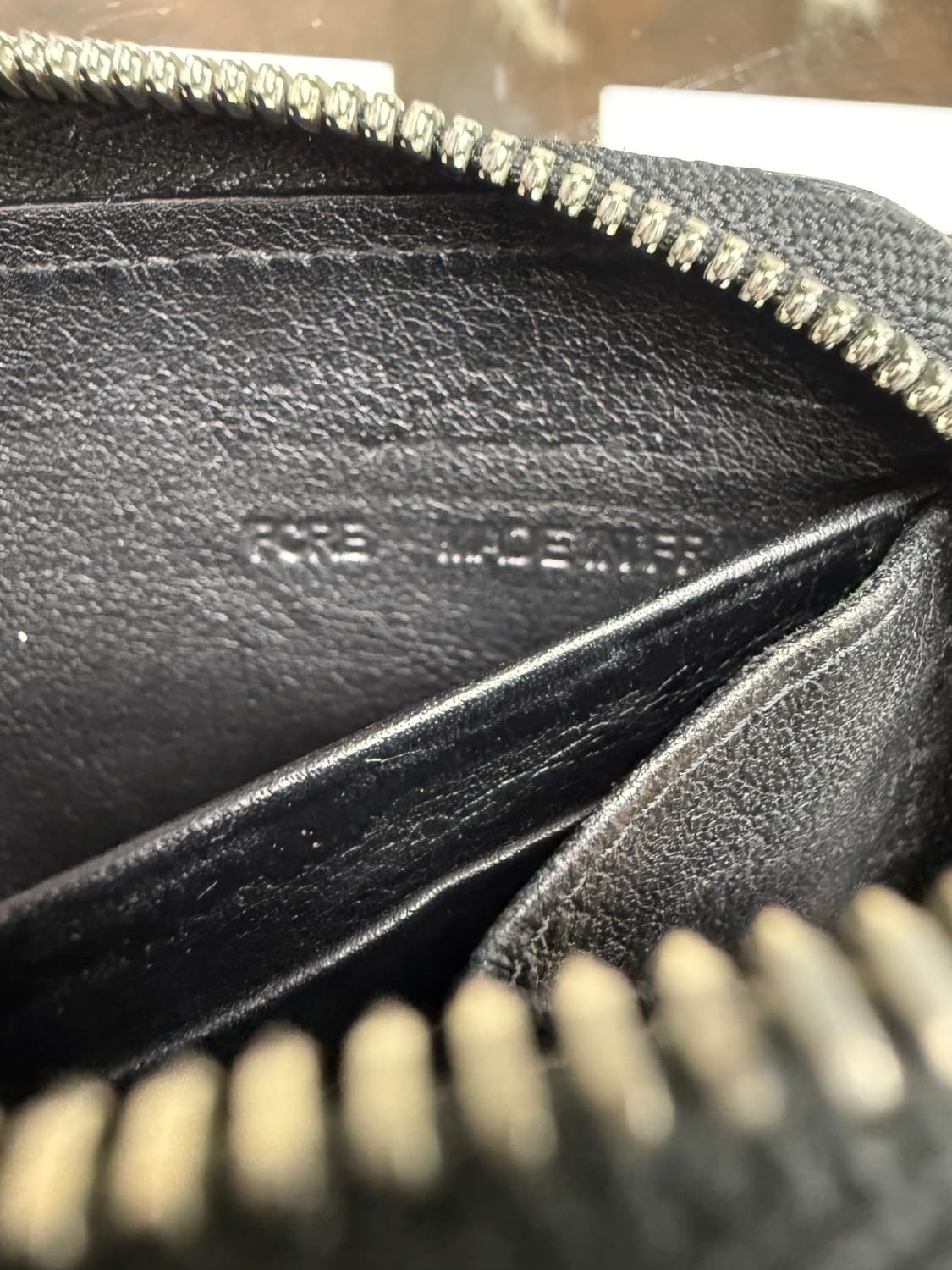 까르띠에 “Happy Birthday” 페이턴트 레더 장지갑 상품이미지6