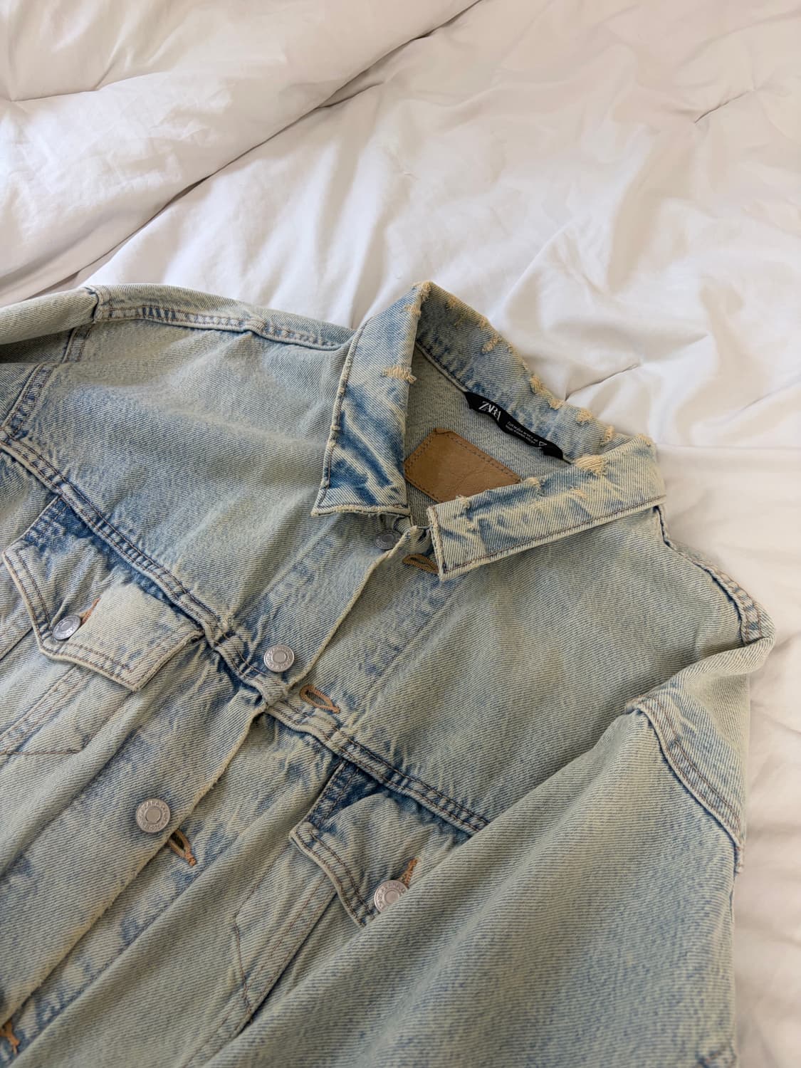 착샷) Zara damaged denim jacket 상품이미지1