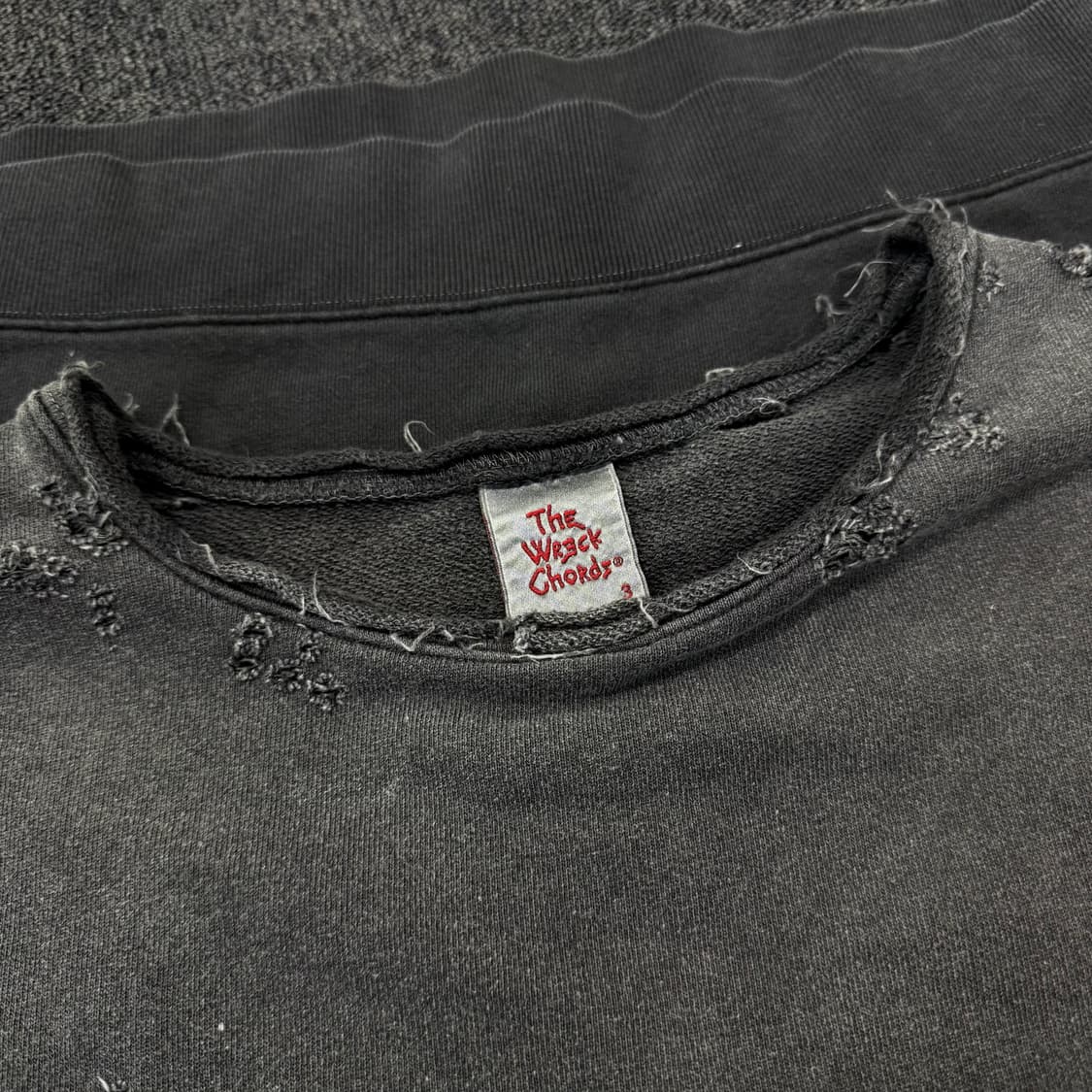 The wreck chords 더 뤡코즈 워싱 데미지 블랙 슬리브리스 상품이미지8