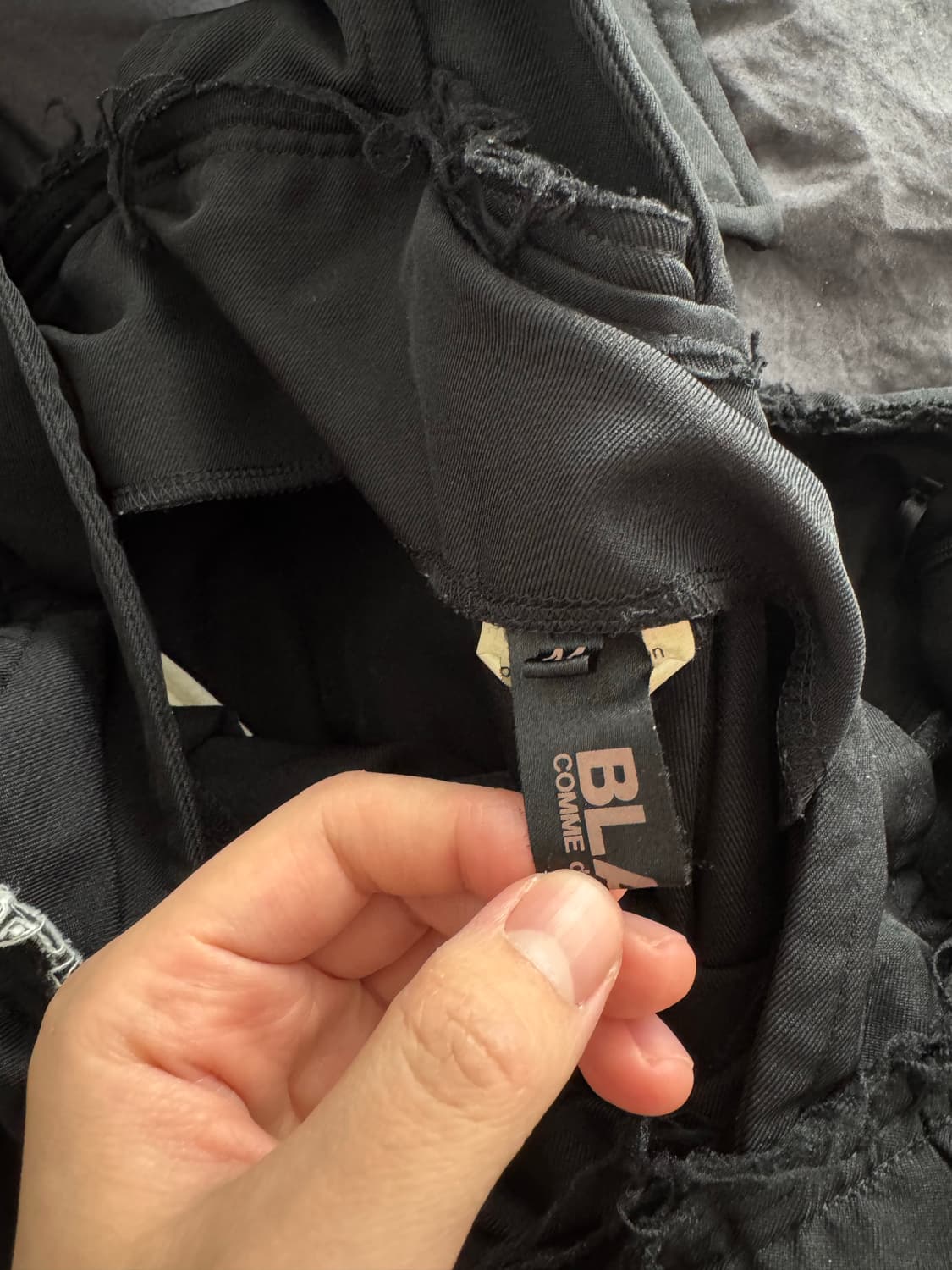 (네고가능)꼼데가르송 블랙 서스펜더 원피스 (25SS M사이즈) 상품이미지7