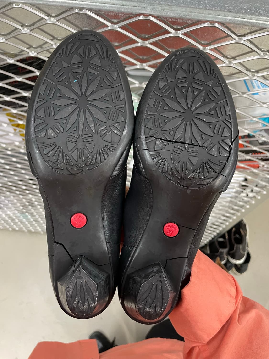 캠퍼 레더 펌프스 블랙 39 상품이미지6