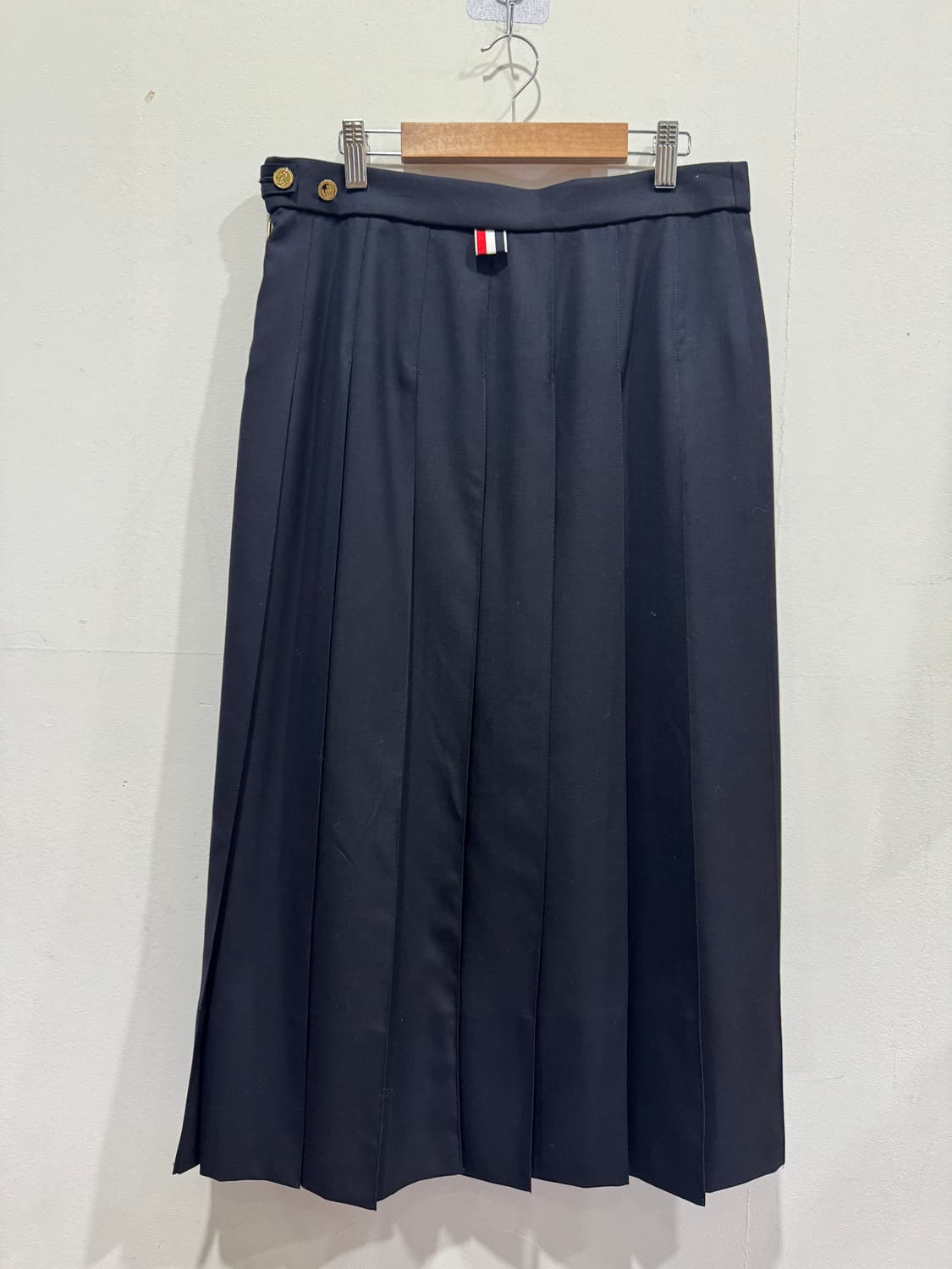 톰브라운 네이비 플리츠 스커트 42 정품 상품이미지3