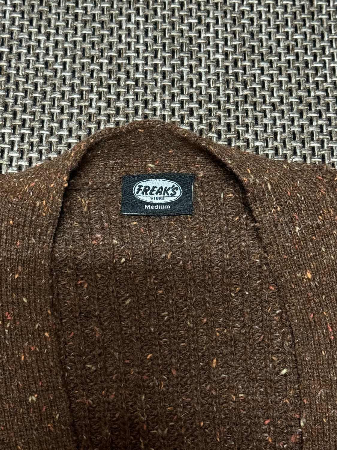 프릭스스토어 아크릴 혼방 브라운 가디건 상품이미지3