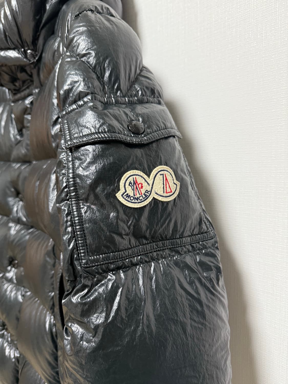 몽클레르 마야 70 쇼트 다운 자켓 블랙 - 22FW 2사이즈 상품이미지3