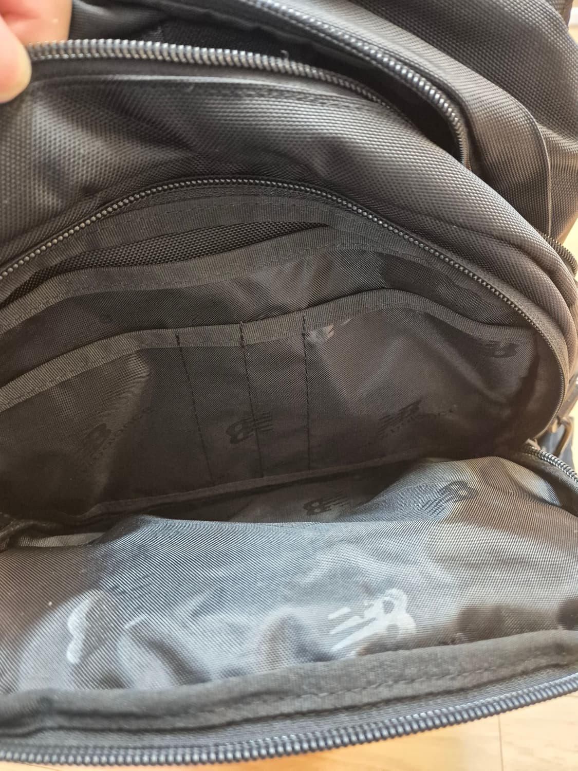 뉴발란스 백팩입니다
- 스타일 번호는 NBGCDSS104-00입니다
-  상품이미지9