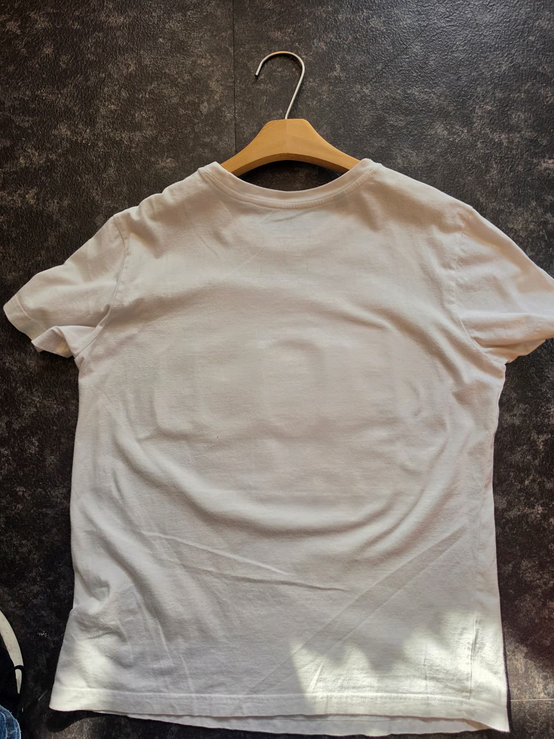 게스(GUESS) 화이트 그래픽 반팔 티셔츠 -M 상품이미지5