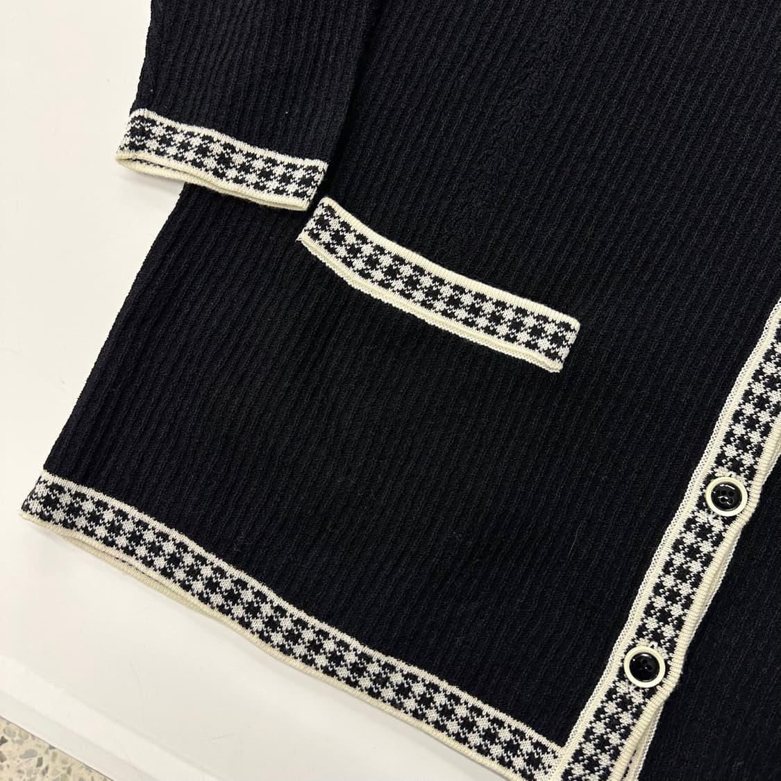 크리스찬 디올 1990‘s  블랙 배색 브이넥 가디건 상품이미지3