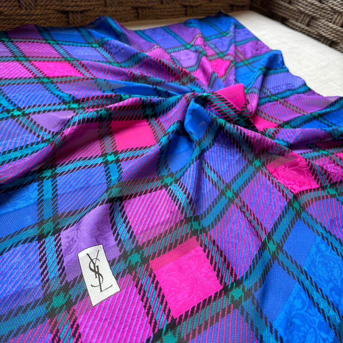 입생로랑 YSL 빈티지 정사각 실크스카프 상품이미지3