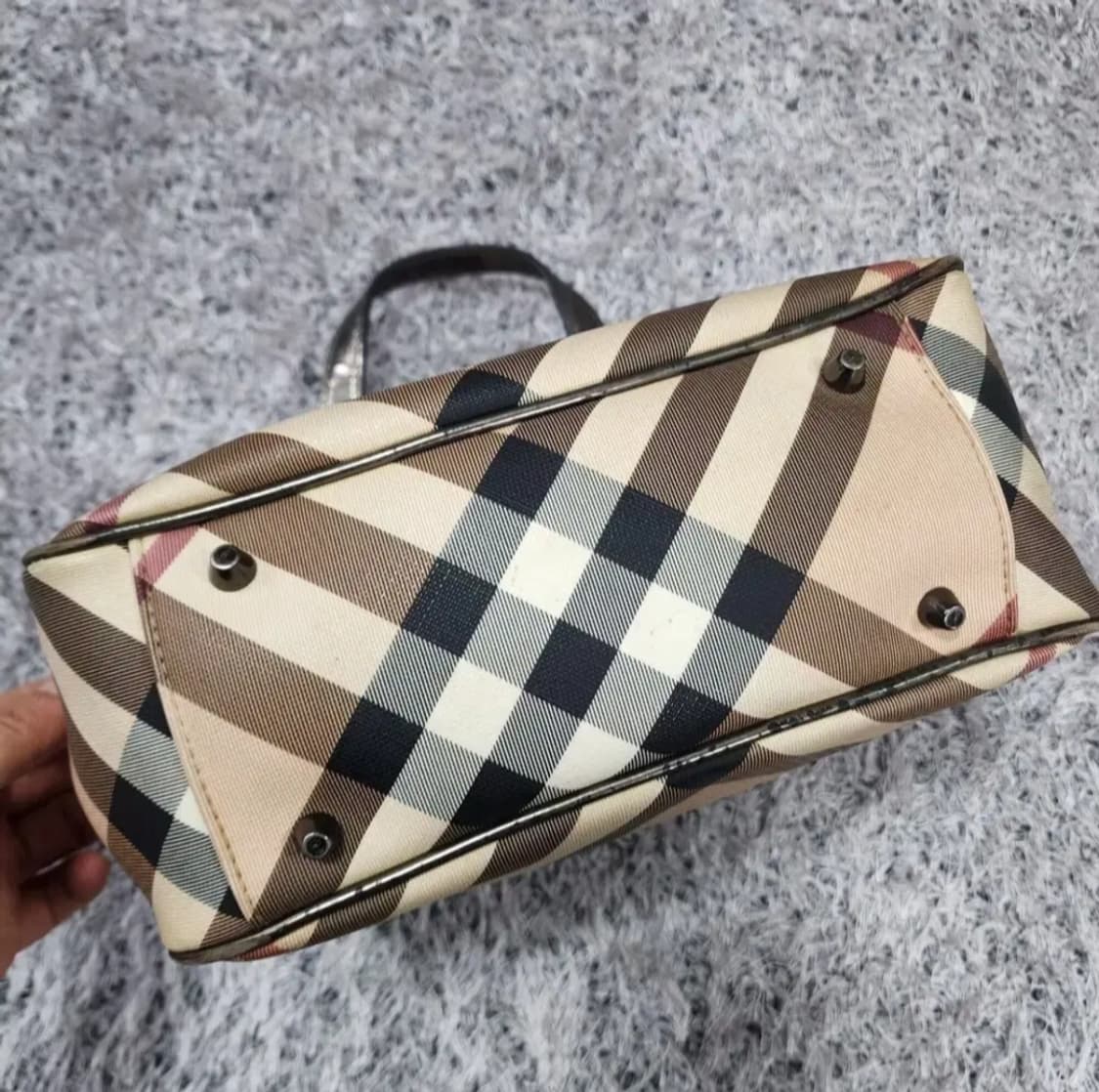 버버리 체크 토트백 상품이미지4