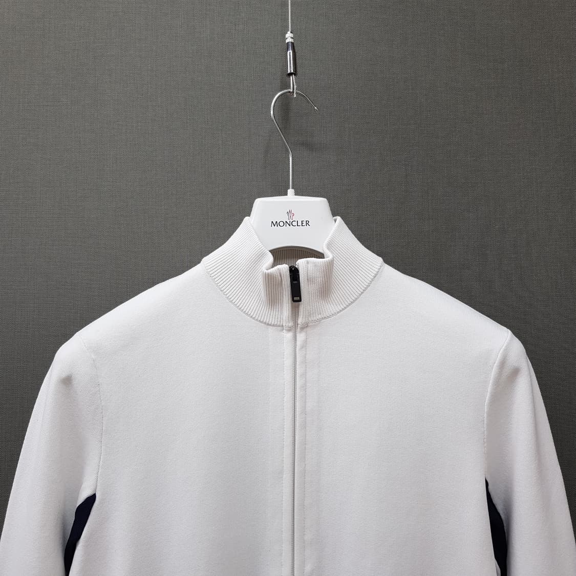 띠어리 집업 하이넥 트랙 자켓 화이트 S사이즈 (남녀공용) 상품이미지2