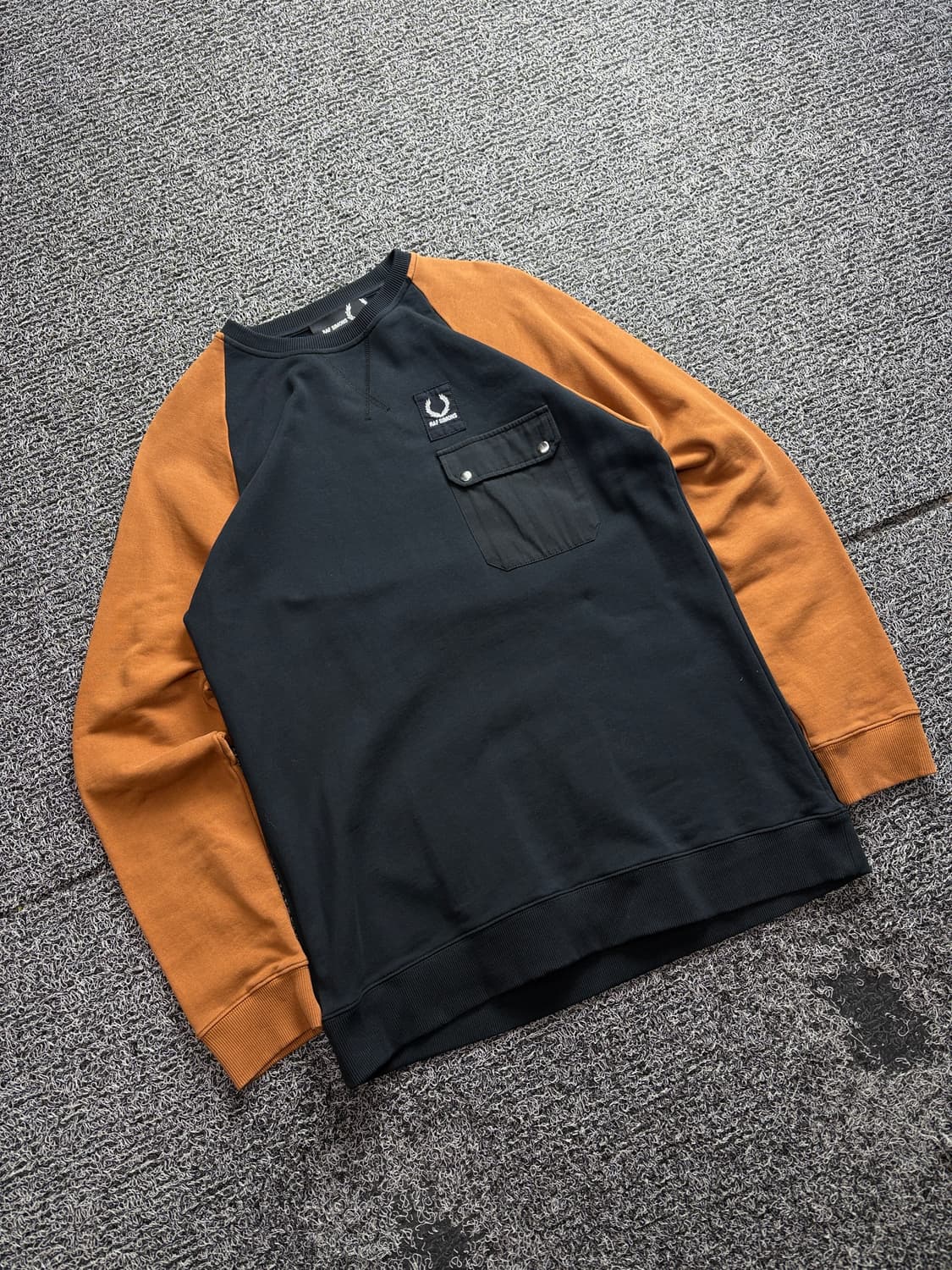 프레디페리 x 라프시몬스 포켓 크루넥 스웻 셔츠 2966 상품이미지1