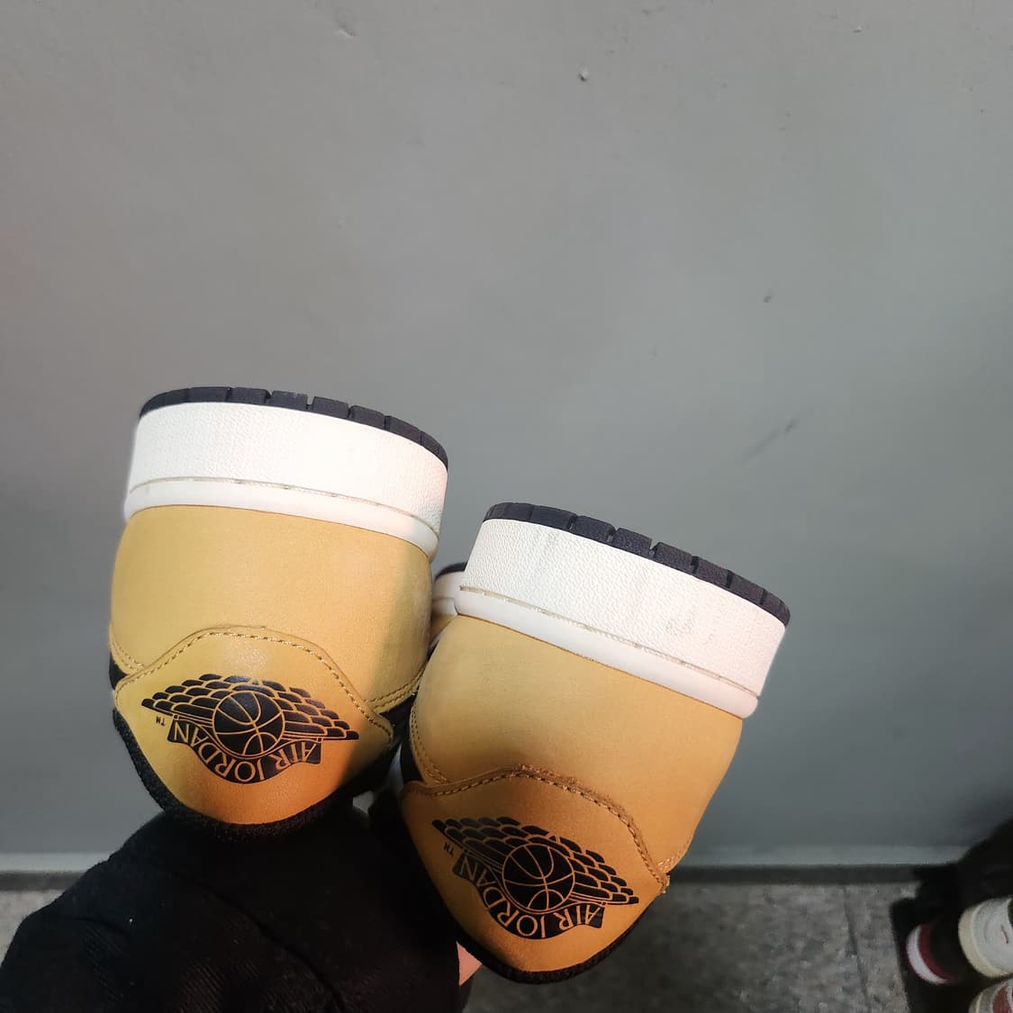 270 조던1로우 세일앤골드 로키 상품이미지2