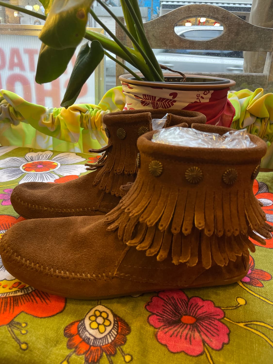 Minnetonka Fringe Suede Ankle Boots 상품이미지1